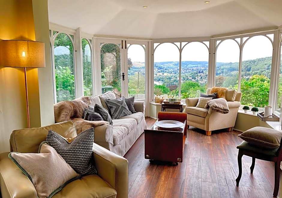 Burleigh Court Hotel