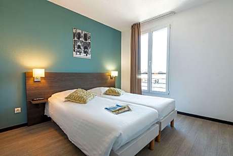 2 Single Beds, Nonsmoking, Upgrade