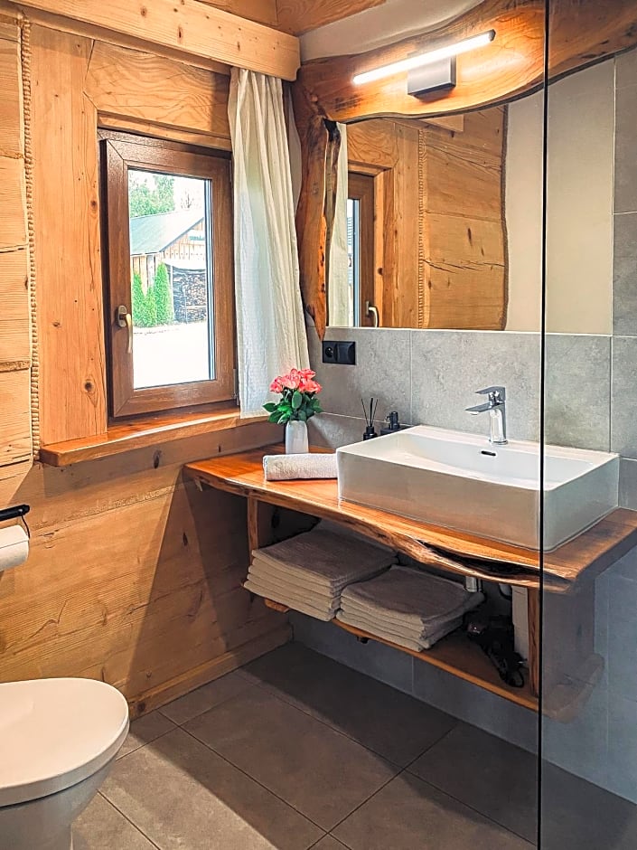 Bieszczadzkie Chatki - Willa Stasia