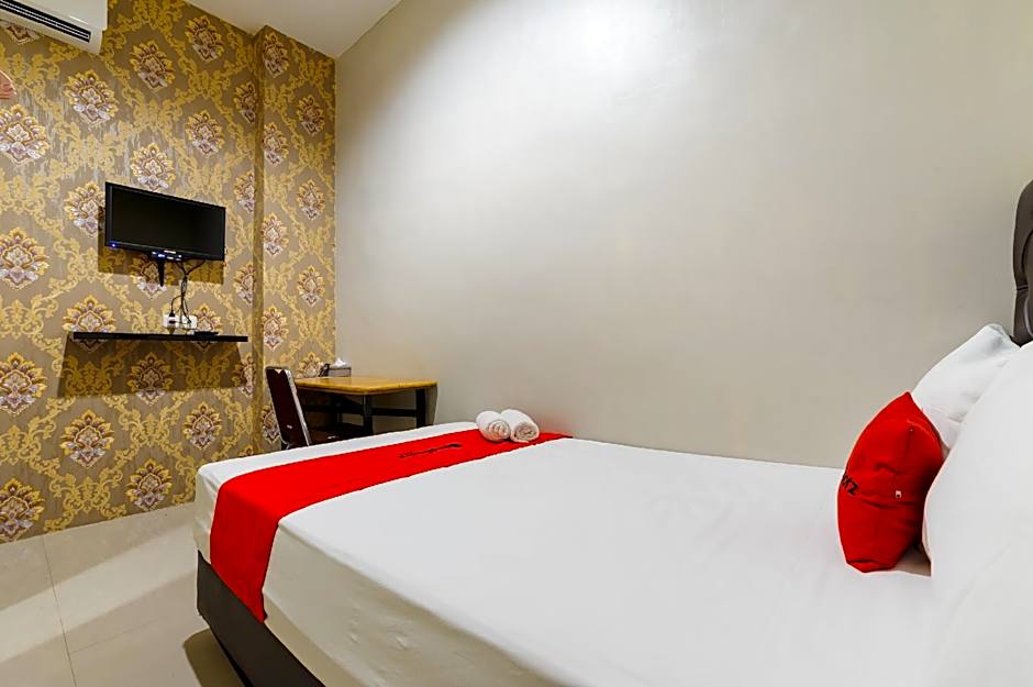RedDoorz near Waterpark Citra Garden Medan