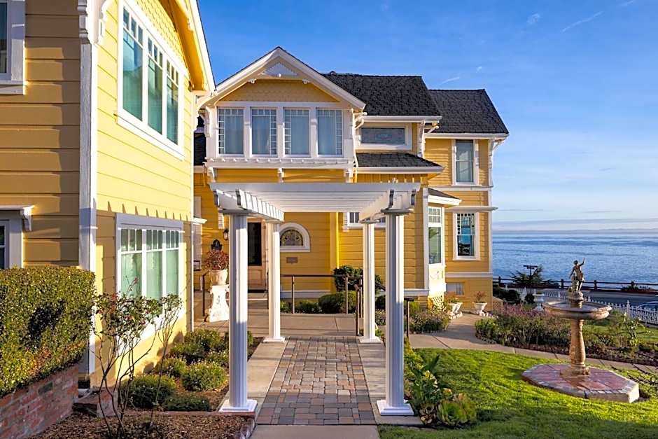 Seven Gables Inn
