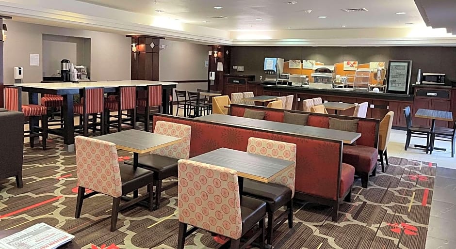 Country Inn & Suites by Radisson, Garden City, KS