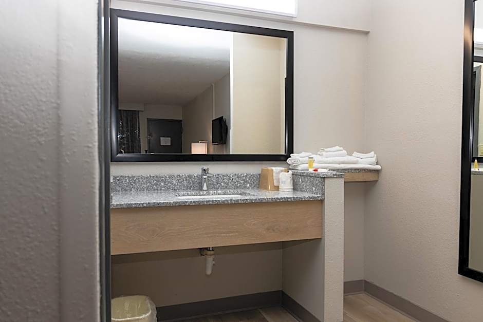 Days Inn by Wyndham Cincinnati East