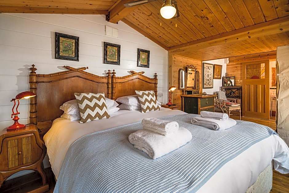 Tolcarne Beach Colonial Restaurant and Rooms