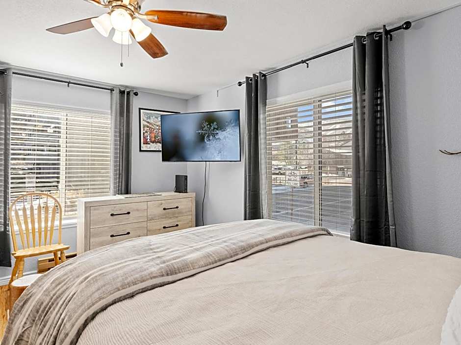 Carriage House Condominiums by All Seasons Resort Lodging