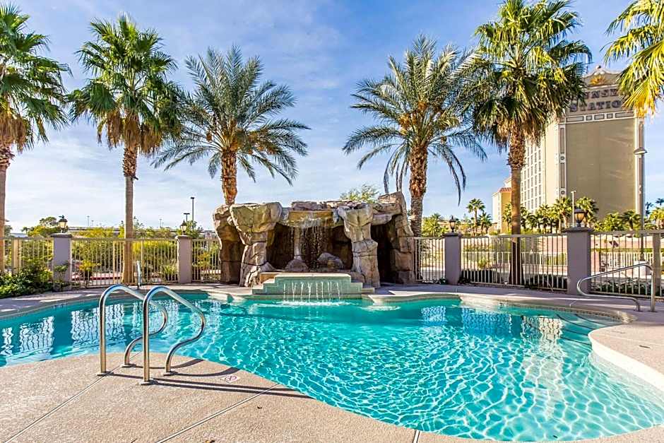 Comfort Inn & Suites Henderson - Las Vegas