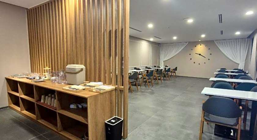 SAIGON TRAVEL LOUNGE