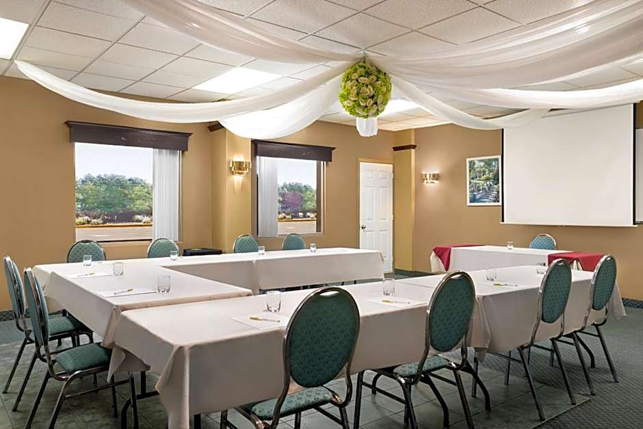 Days Inn by Wyndham Ste. Helene-de-Bagot