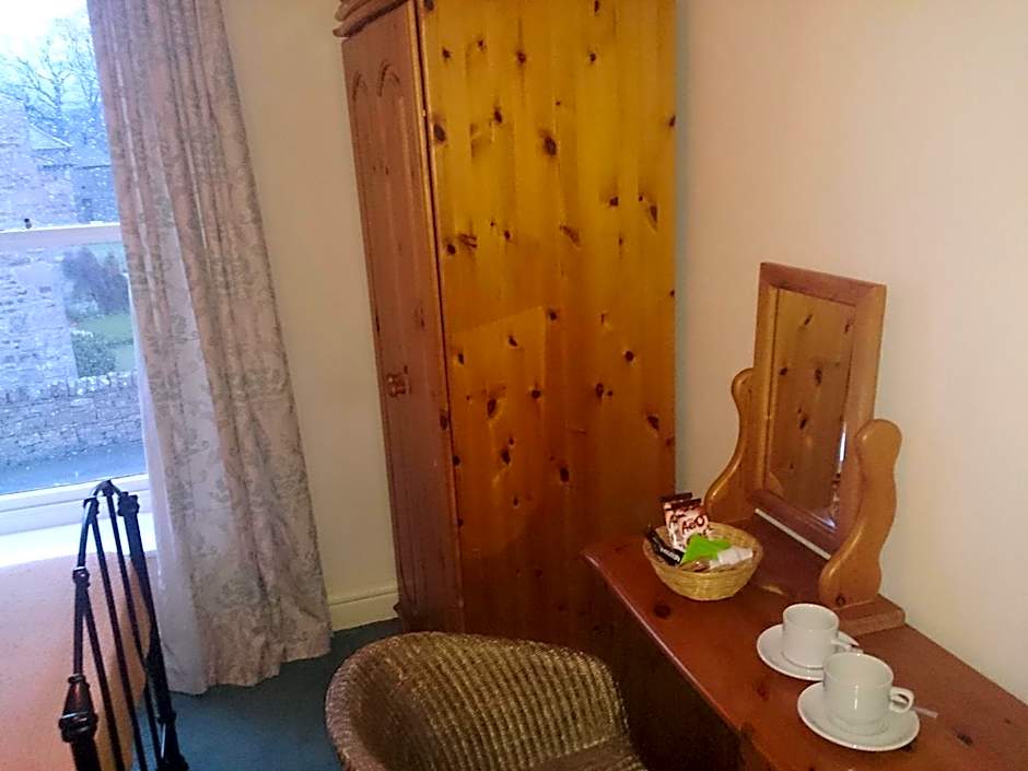 OYO Rose & Crown Hotel