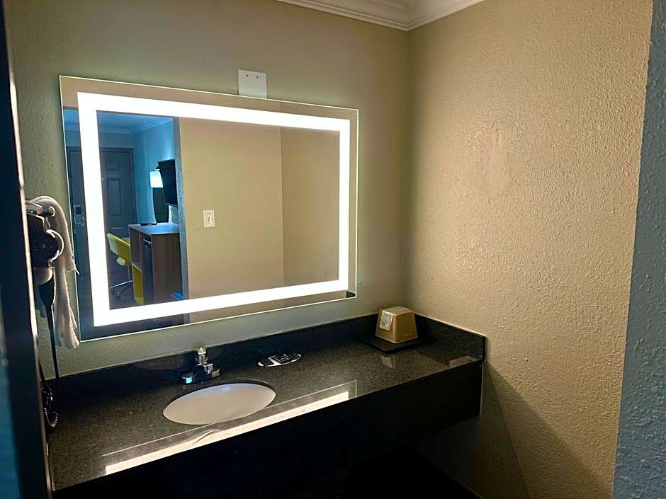 Days Inn by Wyndham Houston East