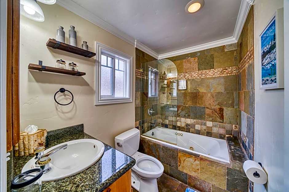 Moose and Maple Lodge