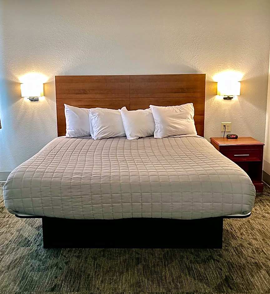 Travelodge by Wyndham Lincoln South