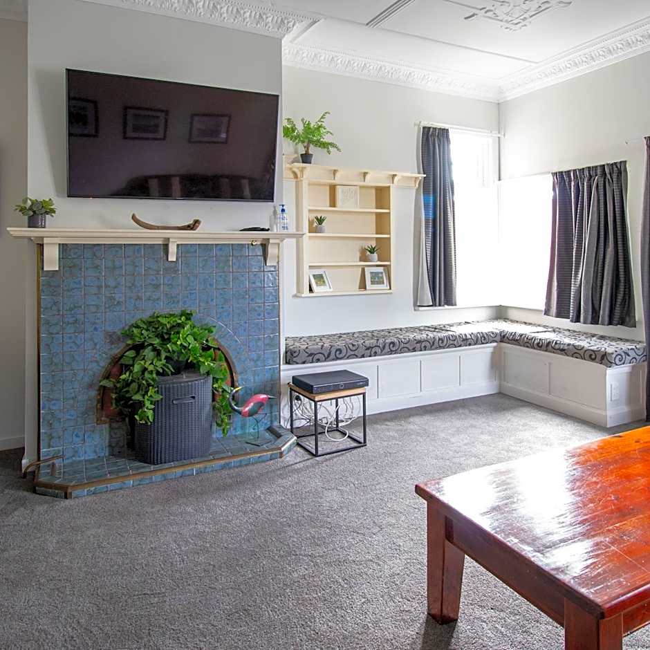 Sahara Deluxe Studios