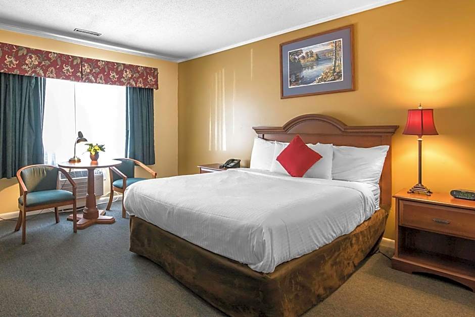 TiltonLodge Inn & Suites