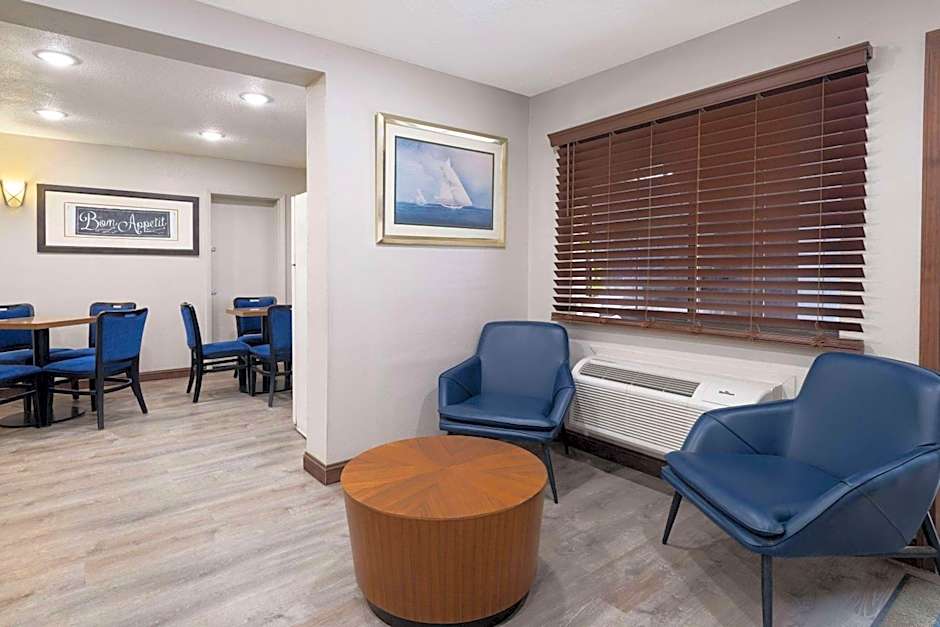 Days Inn & Suites by Wyndham Kokomo