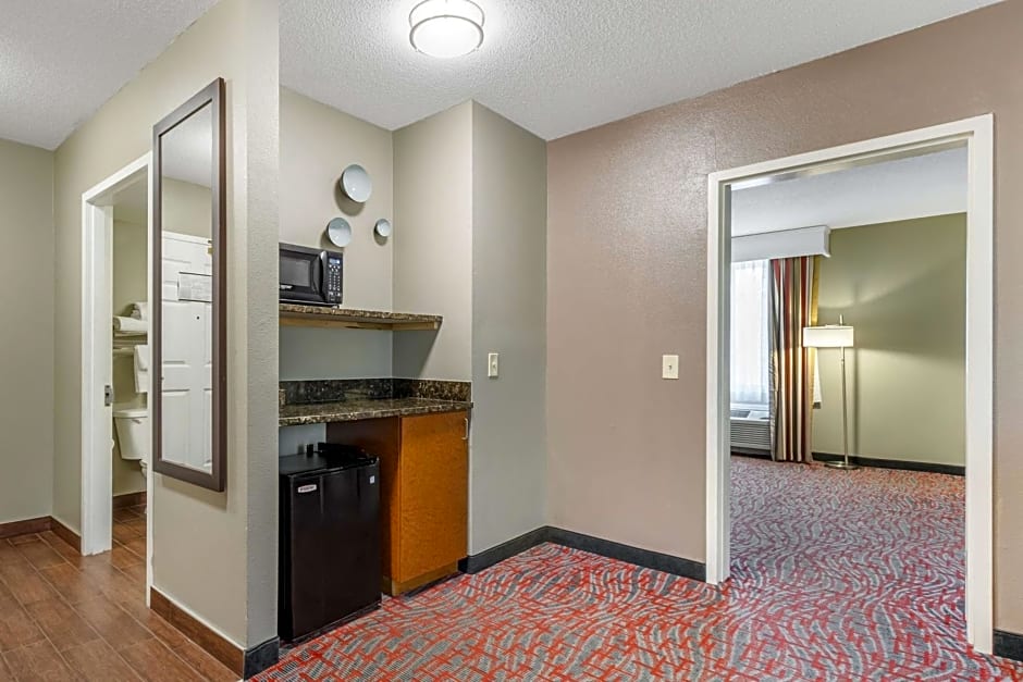 Best Western Airport Inn & Suites