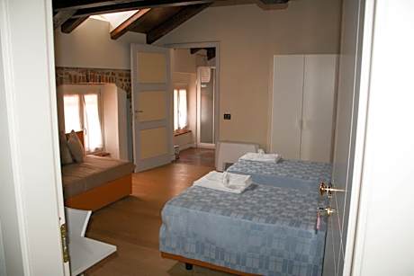 Deluxe Double or Twin Room with City View