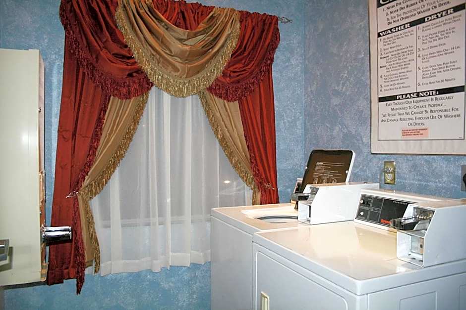 Days Inn & Suites by Wyndham Bonita Springs North Naples