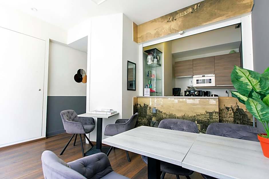 Quentin Golden Bear Hotel