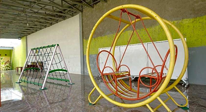 OYO 1773 Ilyasa Family