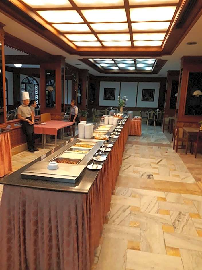 Royal Twins Palace Hotel
