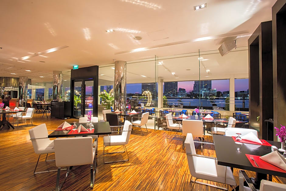 Ramada Plaza by Wyndham Bangkok Menam Riverside