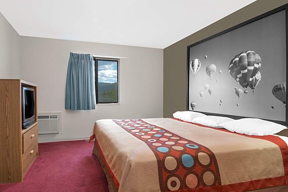 Super 8 by Wyndham Taos