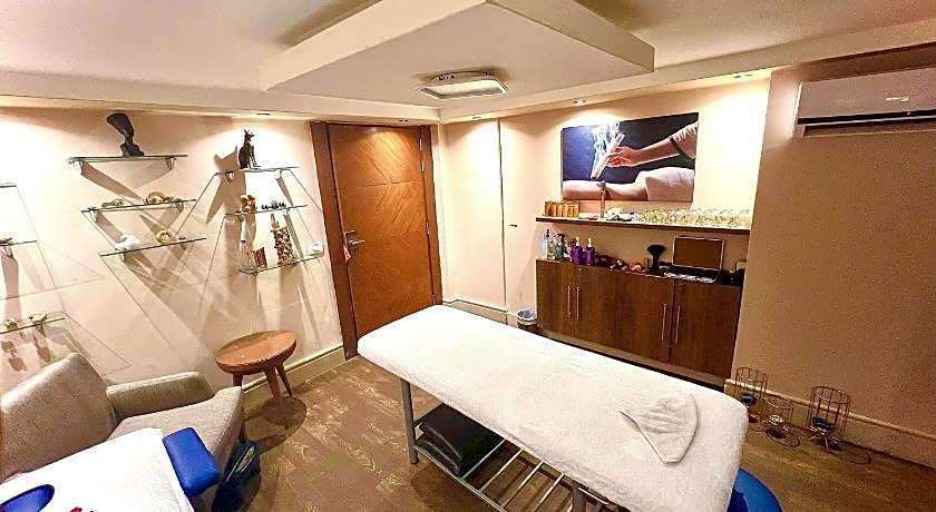 King Suites Hotel