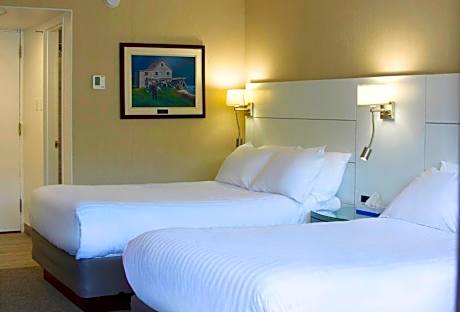 Deluxe Room with Two Double Beds with Harbor View