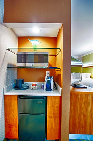 Suite, Multiple Beds (2 Queen Beds and 1 Double Sofa Bed)