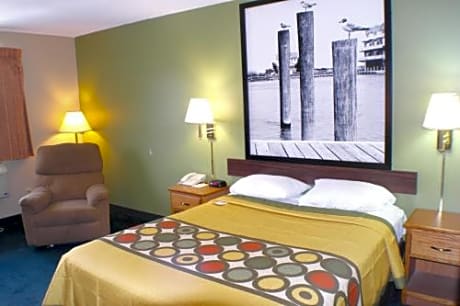 Queen Room - Mobility Access/Non-Smoking