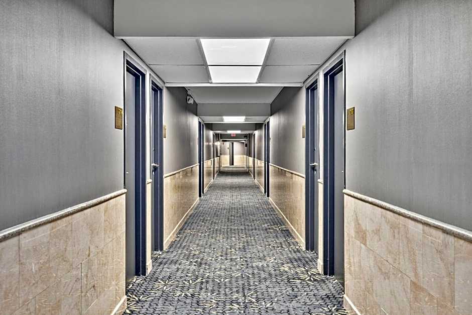 Riverside Hotel & Conference Center