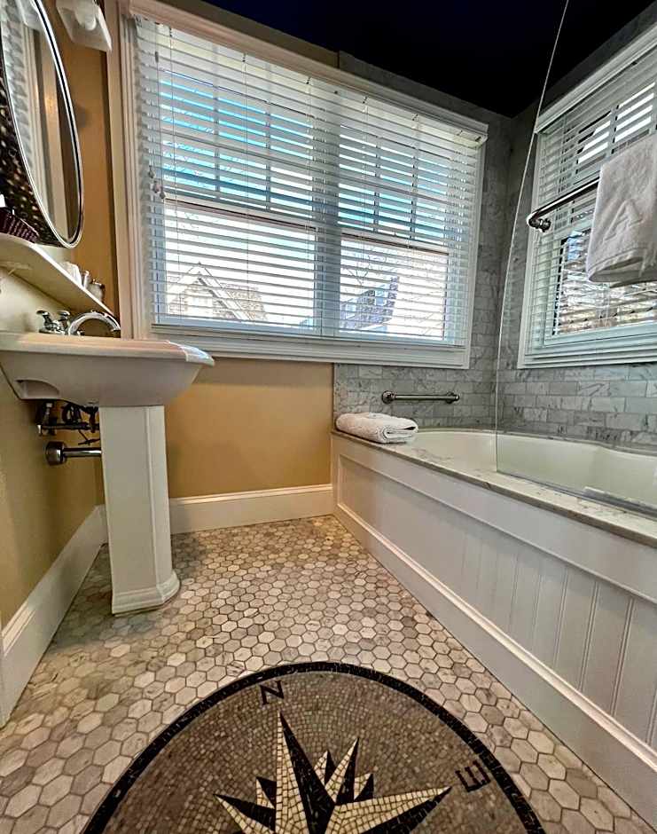 Almondy Inn Bed & Breakfast