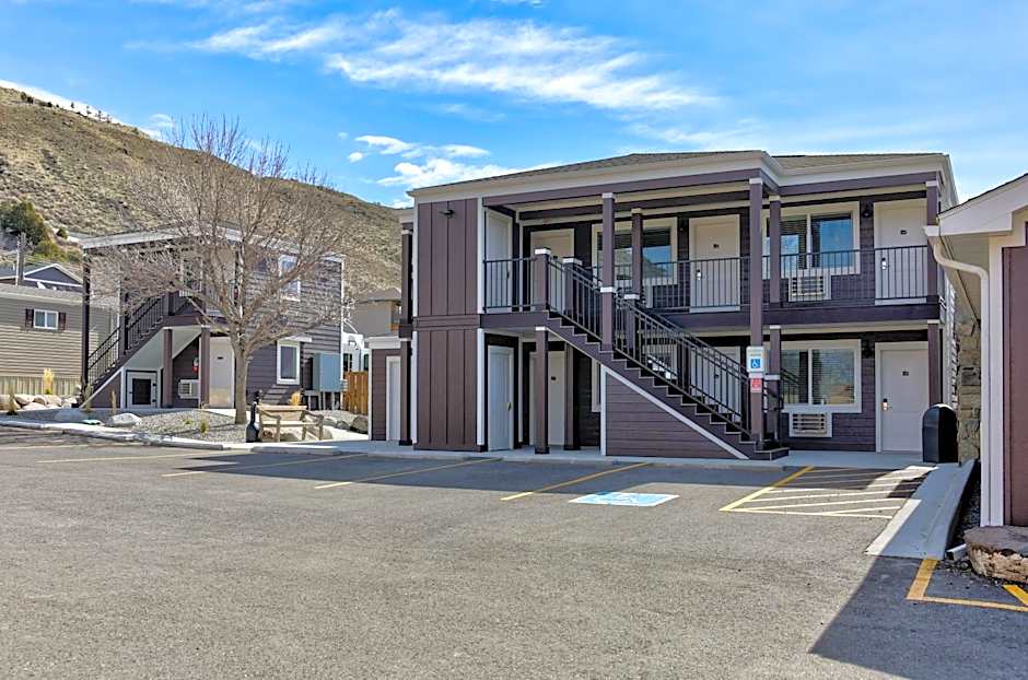 Roosevelt Hotel - Yellowstone