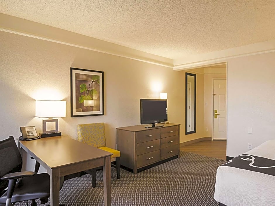 La Quinta Inn & Suites by Wyndham Denver Airport Dia