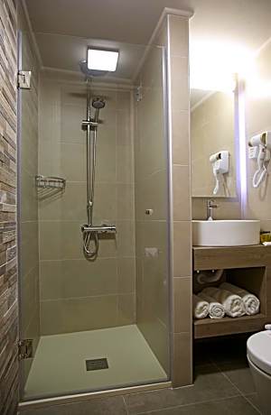 Deluxe Double or Twin Room with City View