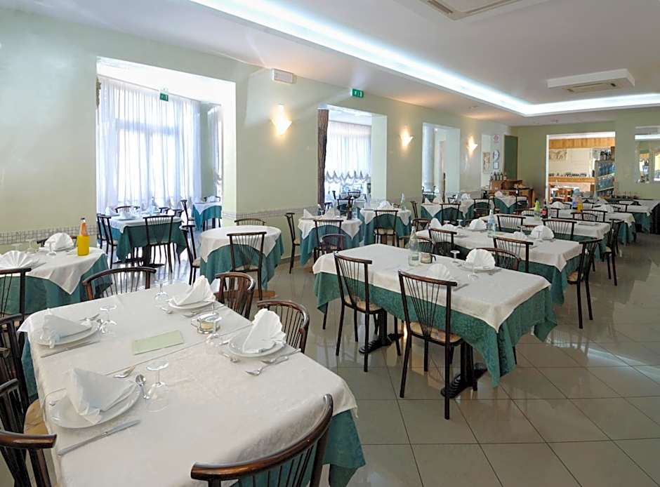 Hotel Villa dei Fiori - sul mare con piscina