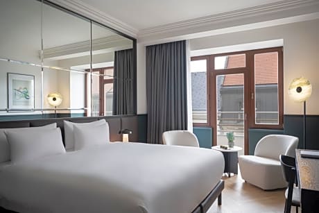 Almanac X Room King with Balcony