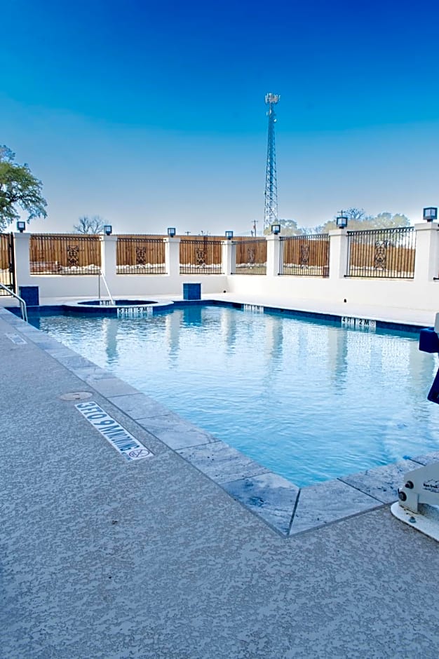 Holiday Inn Express Glen Rose By IHG