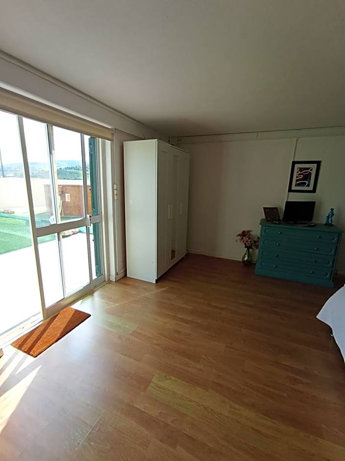 Alojamento - Apartamento ou quarto - Estacionamento à porta