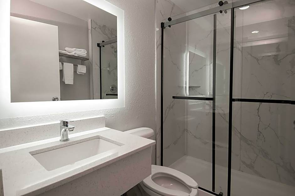 Americas Best Value Inn & Suites Lake Charles at I-210 Exit 5