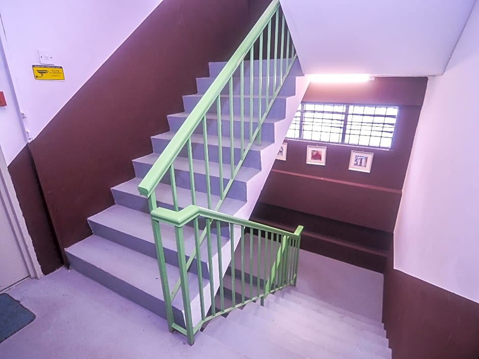 OYO 89465 Golden Lounge