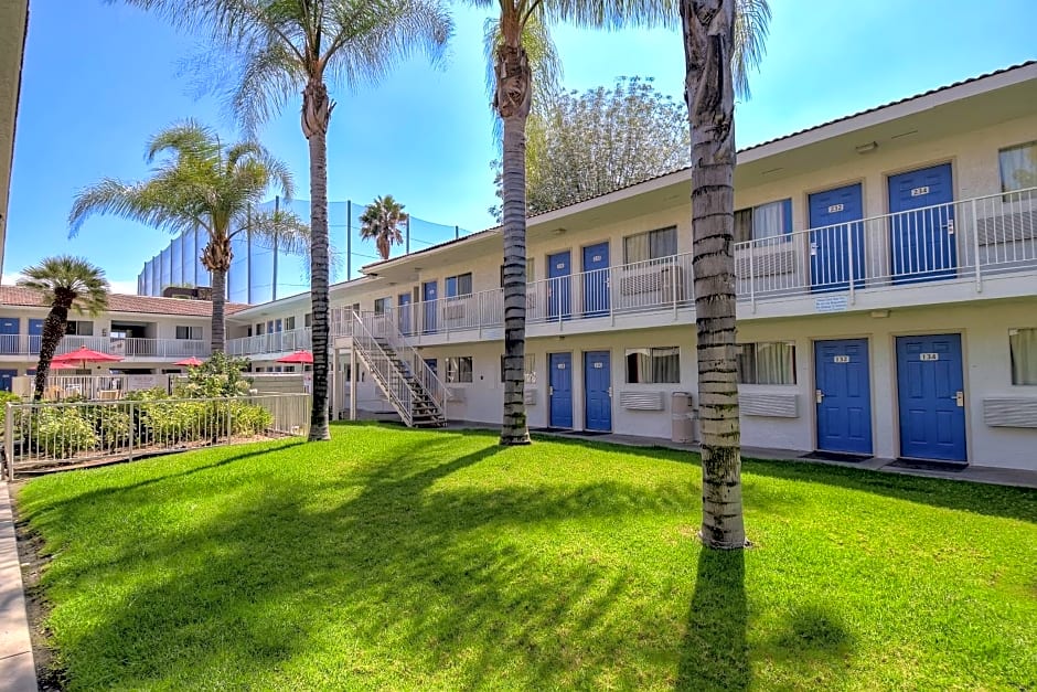 Motel 6 Rowland Heights, CA - Los Angeles - Pomona