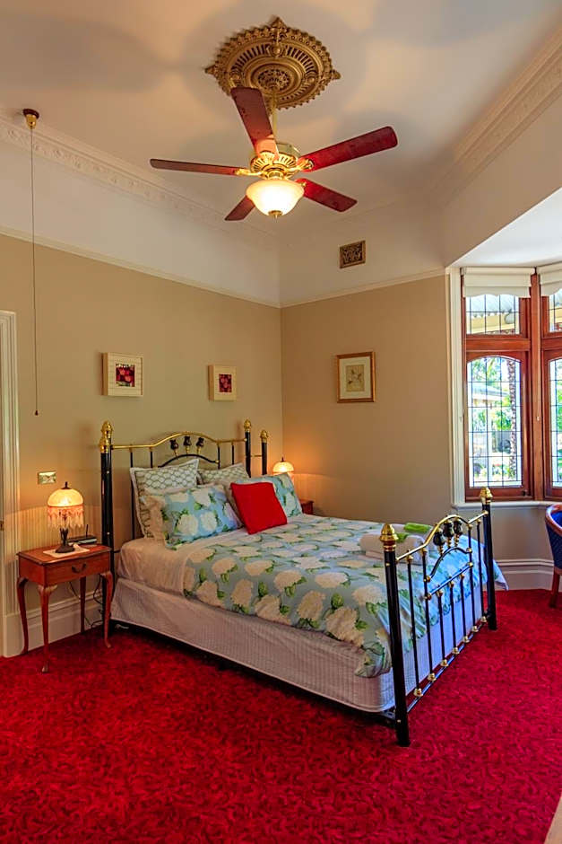 The Oaks Lilydale Accommodation