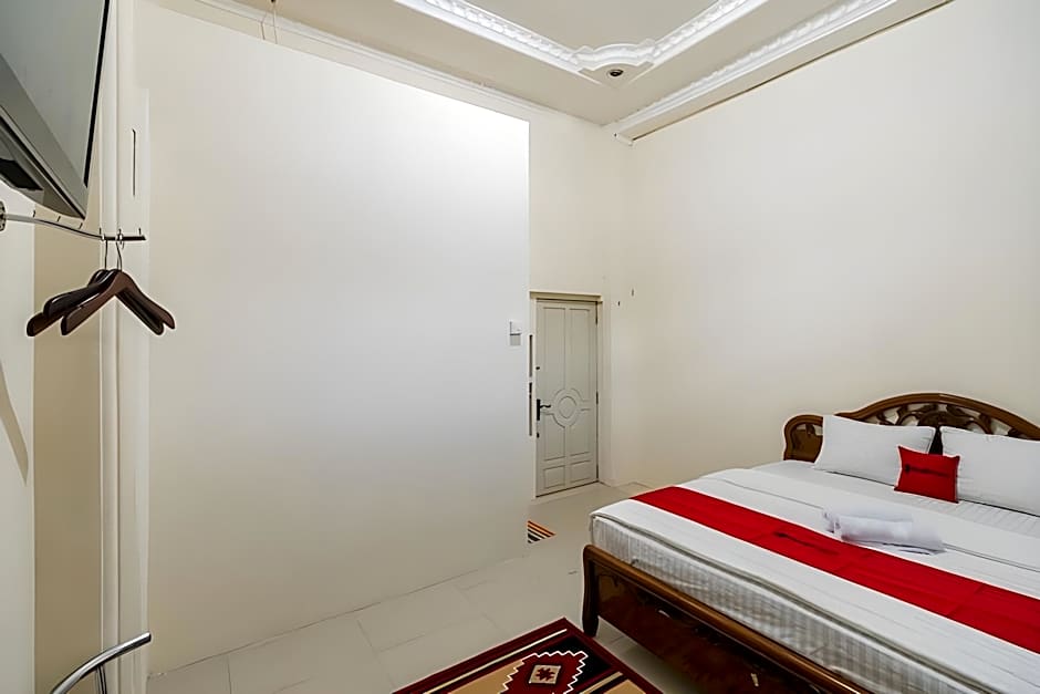 RedDoorz Syariah near Pasar Aur Kuning