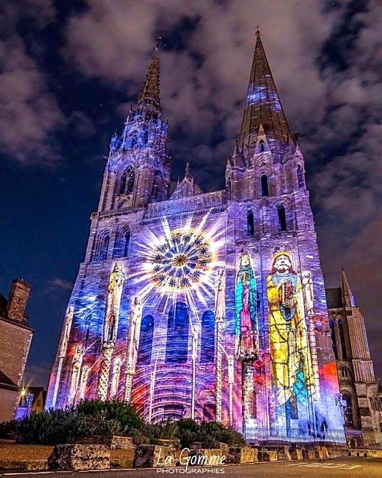 B&B HOTEL Chartres Centre Cathédrale 3 étoiles