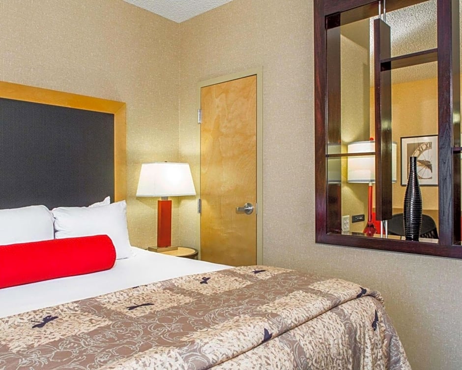 Cambria Hotel Traverse City