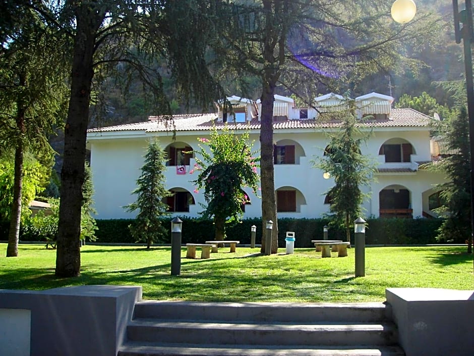 Villaggio Turistico La Mantinera - Hotel