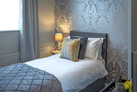Quad room-Classic-Ensuite with Shower-Inland View