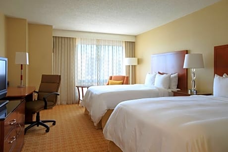 Double Room with Roll-In Shower - Mobility Accessible